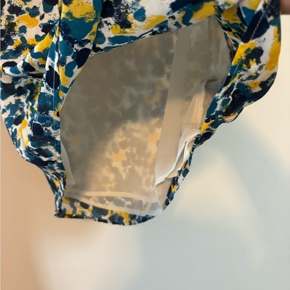 H&M | Blue & Yellow Watercolor Bow Back Flowy Blouse | Size 8 - Picture 4 of 9